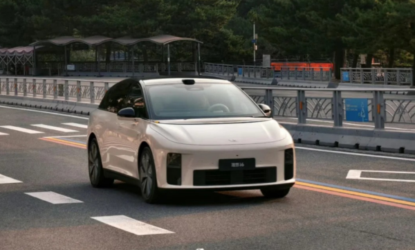 股联社 理想i6无伪装实车曝光，车尾可装自行车支架