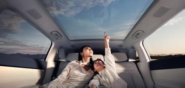 尚红网  救命！开学接送居然能这么轻松？星纪元ET也太懂家长了吧！